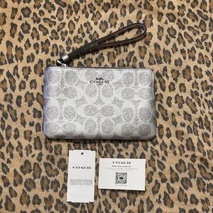 Coach corner zip signature monogram wristlet New w/detached tags silver casual